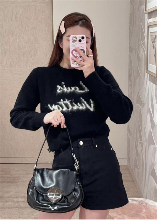 루이비통 브러시드 니트 풀오버