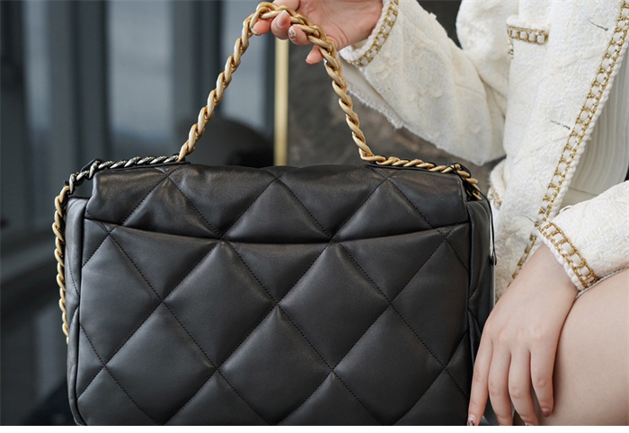 샤넬 19 플랩백 맥시 블랙 골드메탈