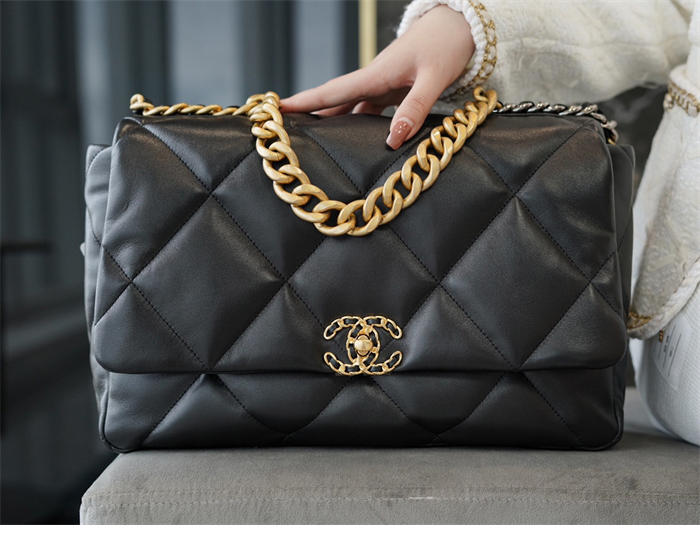 샤넬 19 플랩백 맥시 블랙 골드메탈