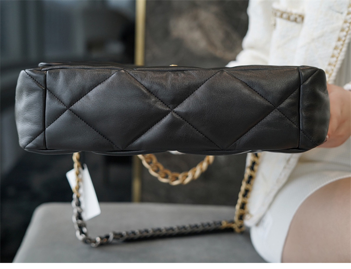 샤넬 19 플랩백 맥시 블랙 골드메탈