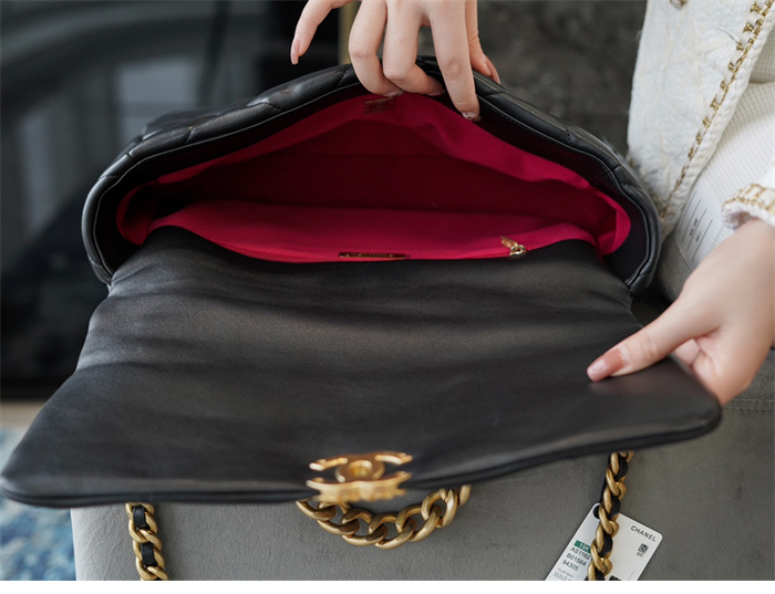 샤넬 19 플랩백 맥시 블랙 골드메탈