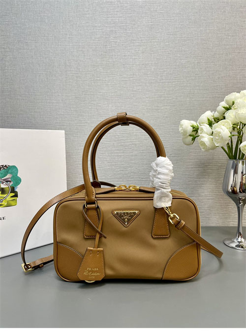 프라다 리에디션 1978 사피아노 리나일론 스몰 투 핸들백