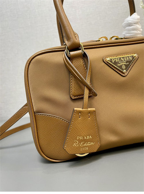 프라다 리에디션 1978 사피아노 리나일론 스몰 투 핸들백