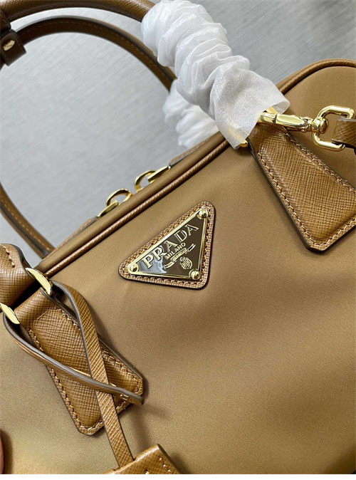 프라다 리에디션 1978 사피아노 리나일론 스몰 투 핸들백