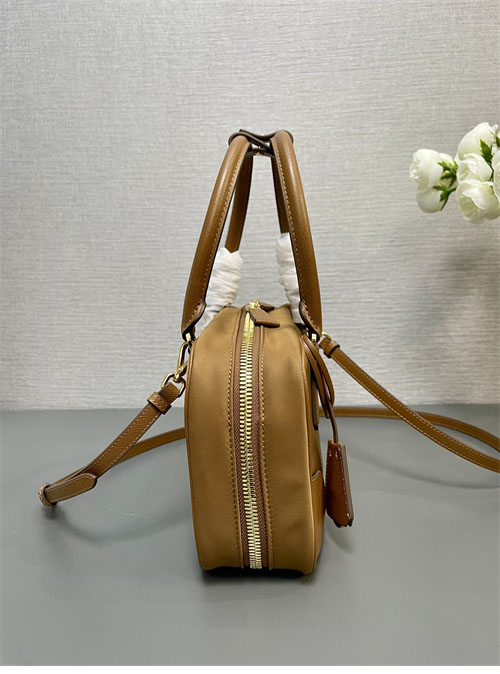 프라다 리에디션 1978 사피아노 리나일론 스몰 투 핸들백