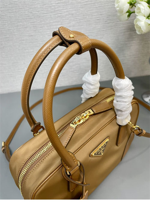 프라다 리에디션 1978 사피아노 리나일론 스몰 투 핸들백