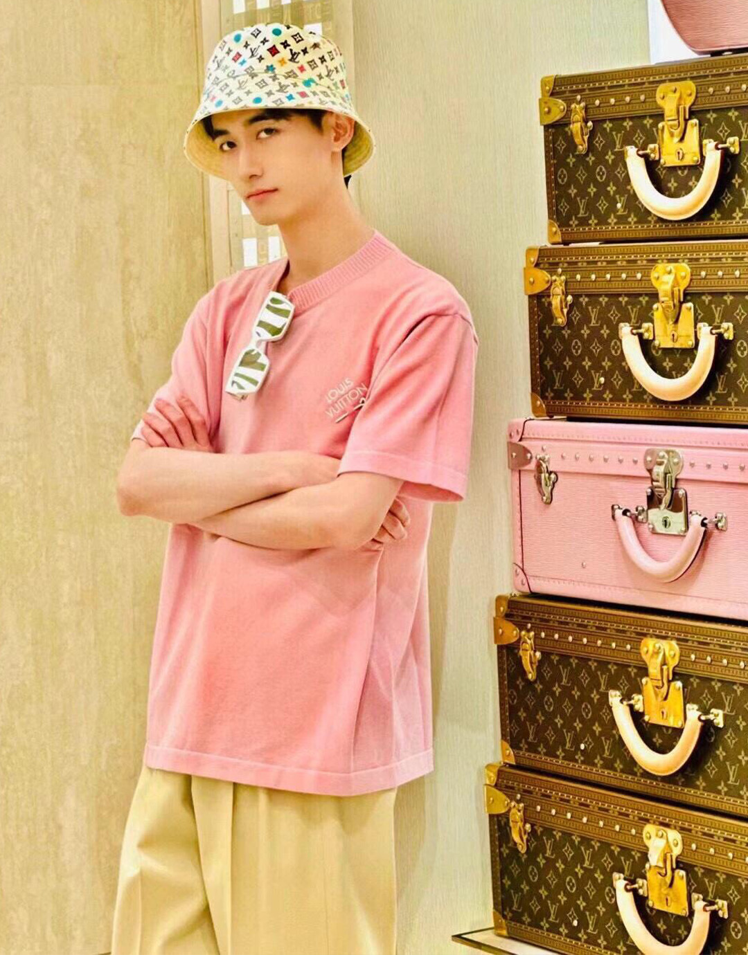 루이비통 엠브로이더드 시그니터 쇼트 슬리브 코튼 크루넥 니트 반팔 티셔츠 “5COLOR”