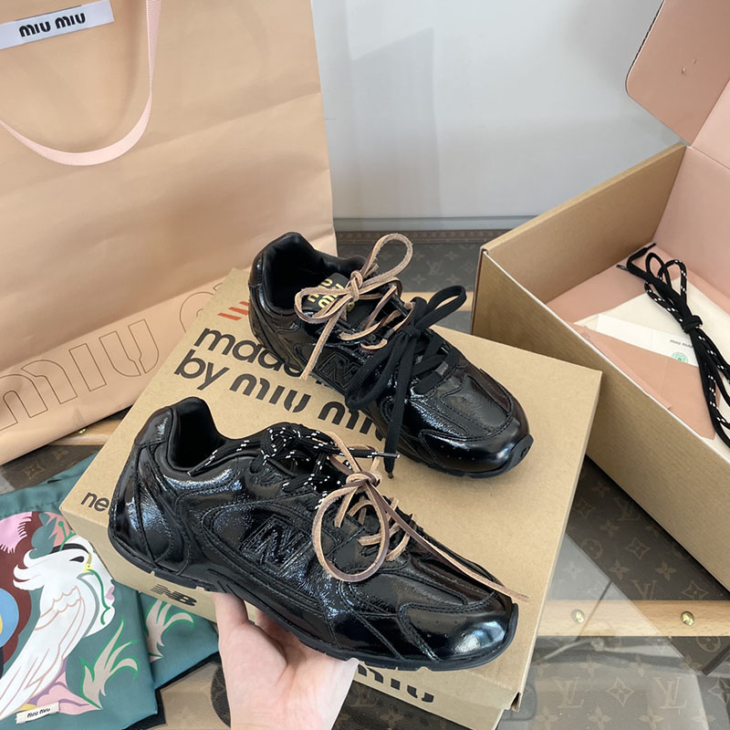 뉴발란스 x 미우미우 530 SL 스니커즈