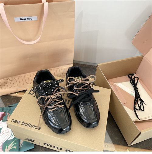 뉴발란스 x 미우미우 530 SL 스니커즈