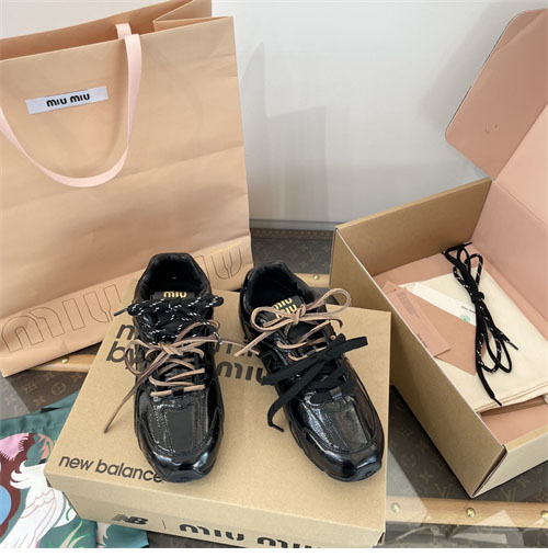 뉴발란스 x 미우미우 530 SL 스니커즈