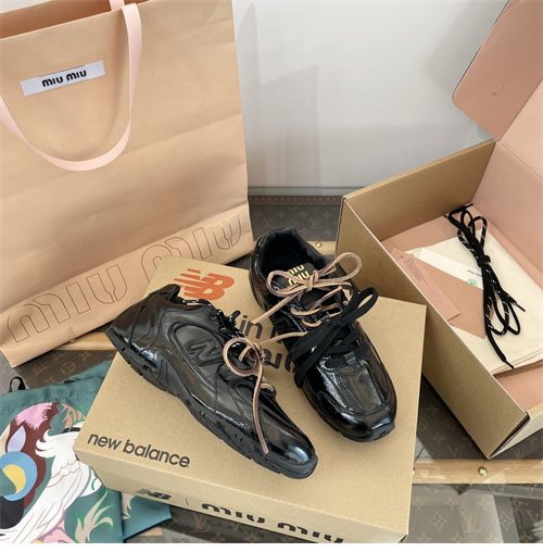 뉴발란스 x 미우미우 530 SL 스니커즈