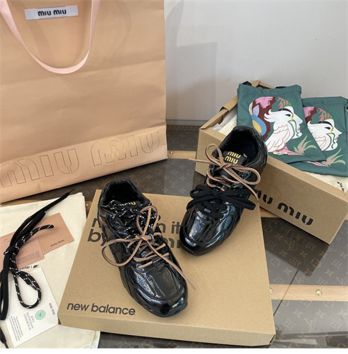 뉴발란스 x 미우미우 530 SL 스니커즈