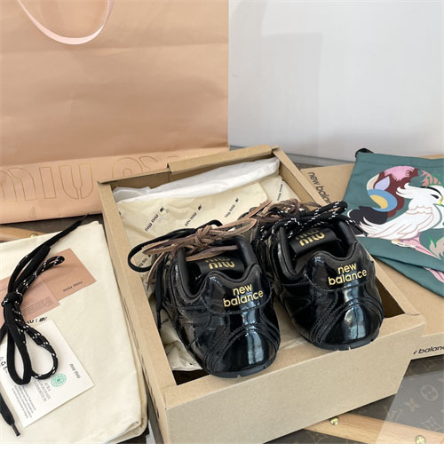 뉴발란스 x 미우미우 530 SL 스니커즈