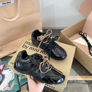 뉴발란스 x 미우미우 530 SL 스니커즈