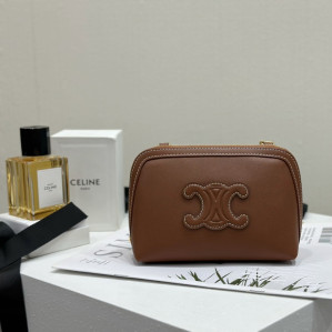 셀린느 체인 클러치 미니 레더 크로스백 퀴르 트리옹프 10E382