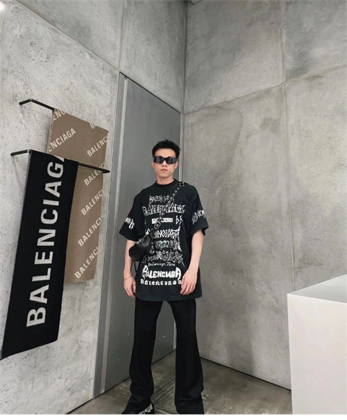 발렌시아가 DIY 메탈 프린트 오버핏 반팔 티셔츠