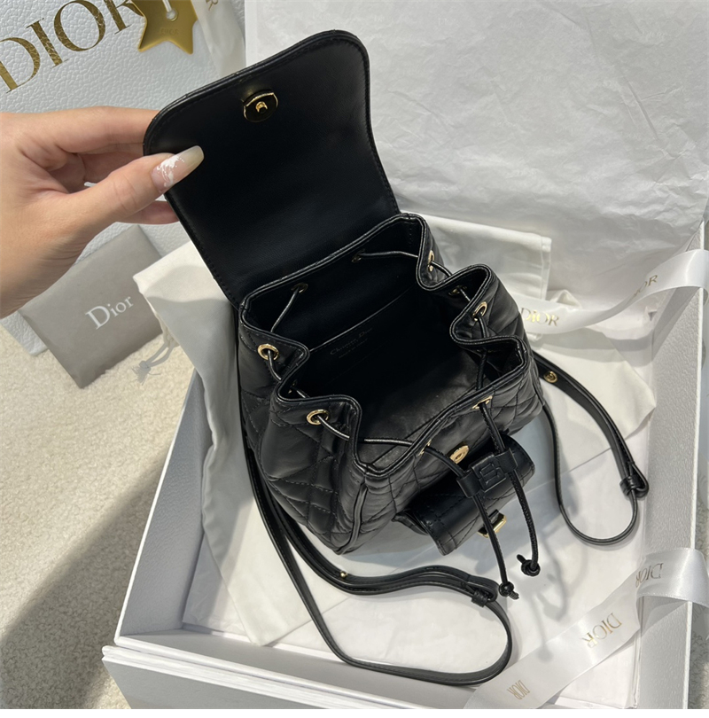 디올 카로 스몰 백팩 블랙 매크로까나쥬