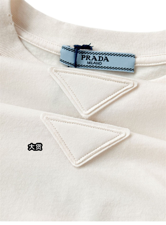 프라다 트라이앵글 반팔 티셔츠