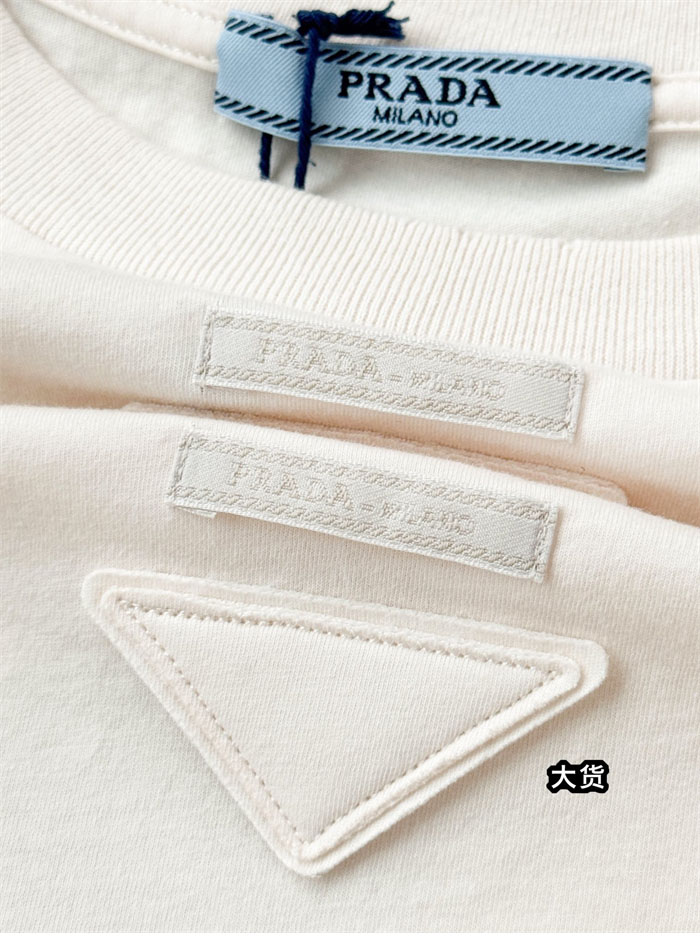 프라다 트라이앵글 반팔 티셔츠