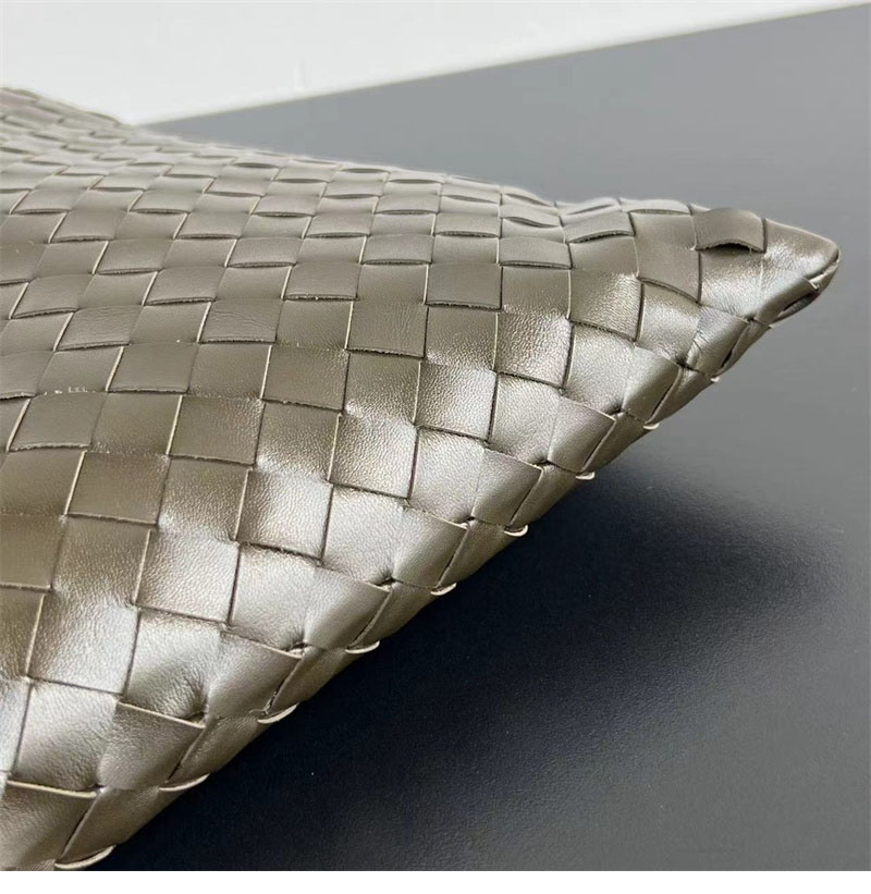 보테가 베네타 라지 홉 인트레치아토 숄더백