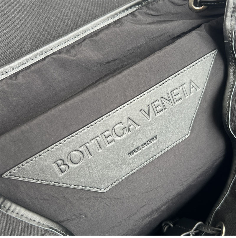 보테가 베네타 크로스로드 멀티포켓 백팩