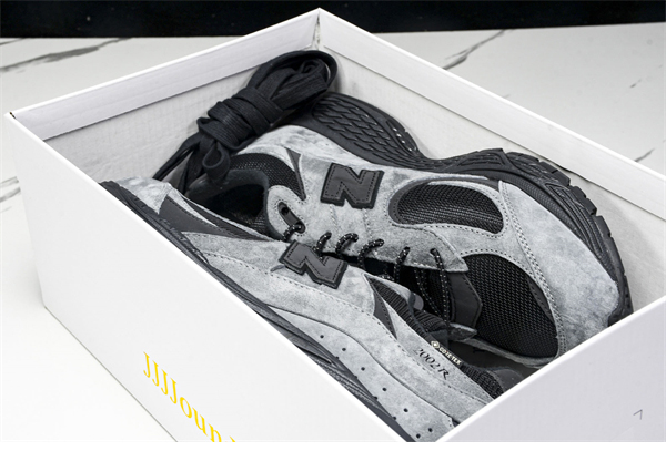 뉴발란스 2002R JJJ자운드 고어텍스 스니커즈