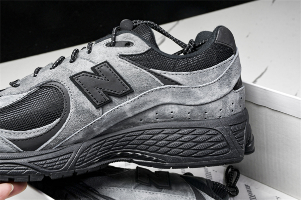 뉴발란스 2002R JJJ자운드 고어텍스 스니커즈