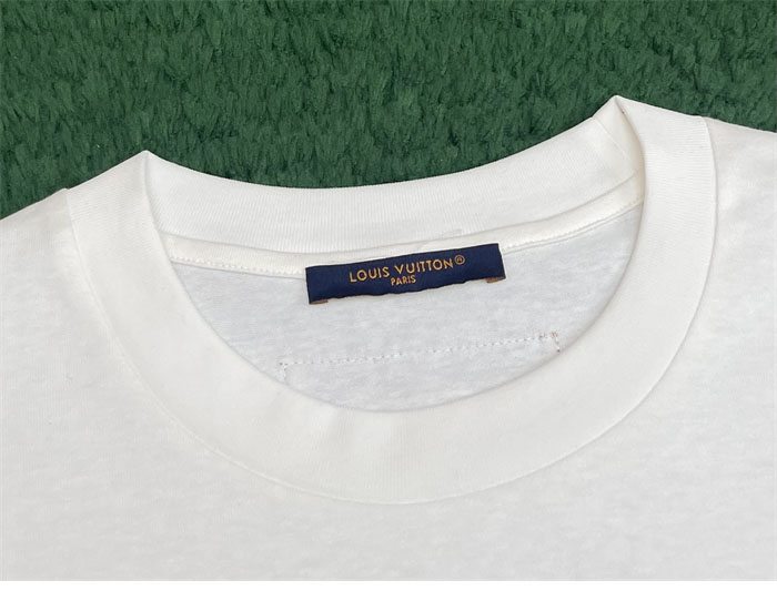 루이비통 엠보스 LV 티셔츠