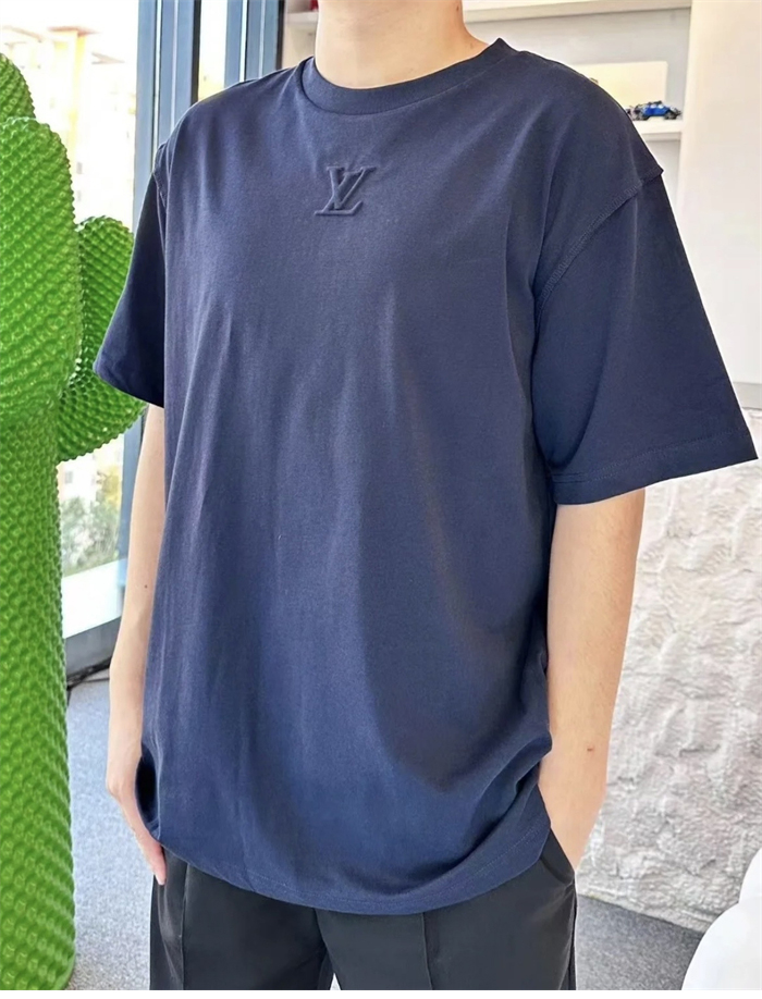 루이비통 엠보스드 LV 반팔 티셔츠