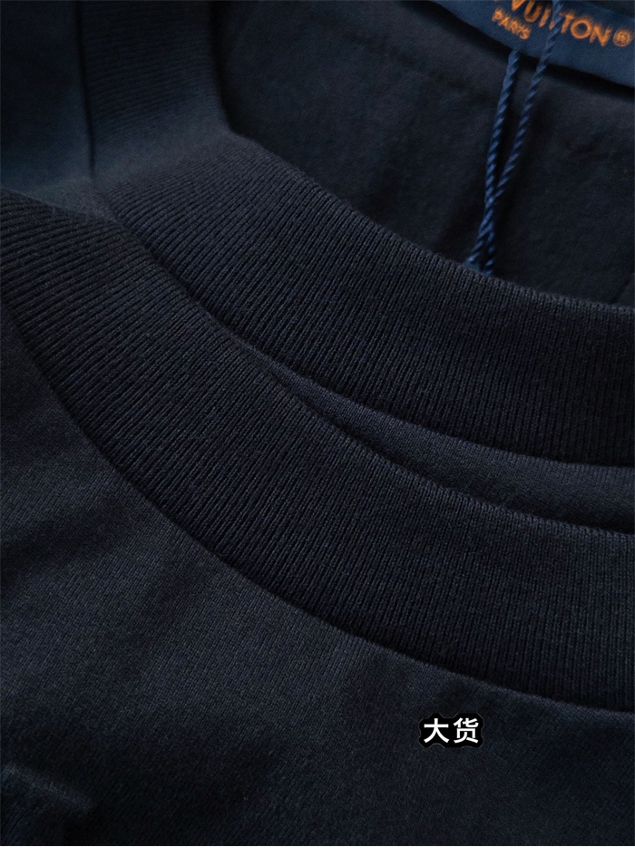 루이비통 엠보스드 LV 반팔 티셔츠