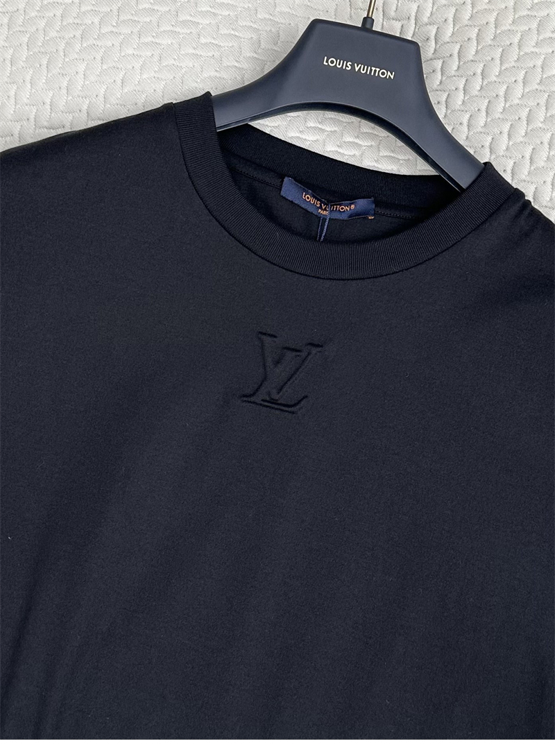 루이비통 엠보스드 LV 티셔츠