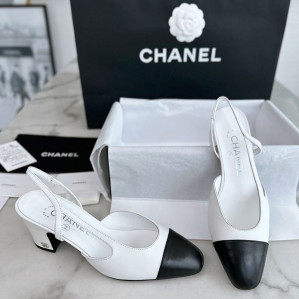 프라다 페이턴트 레더 슬링백 펌프스