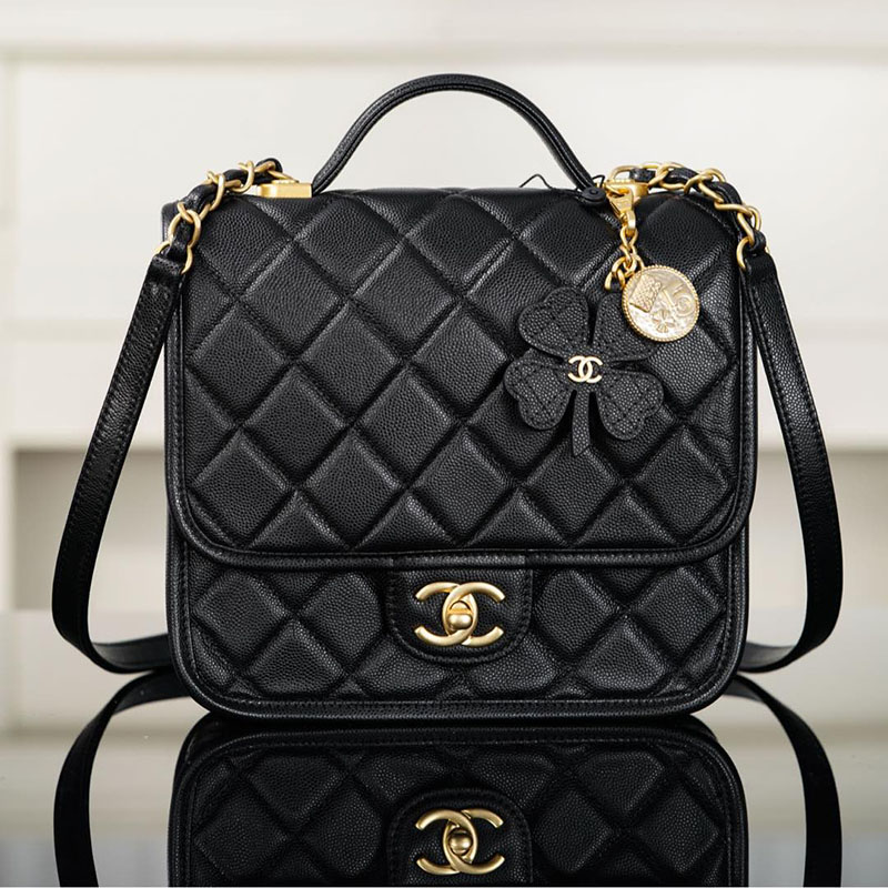 샤넬 클로버 백팩 골드 메탈 블랙 캐비어