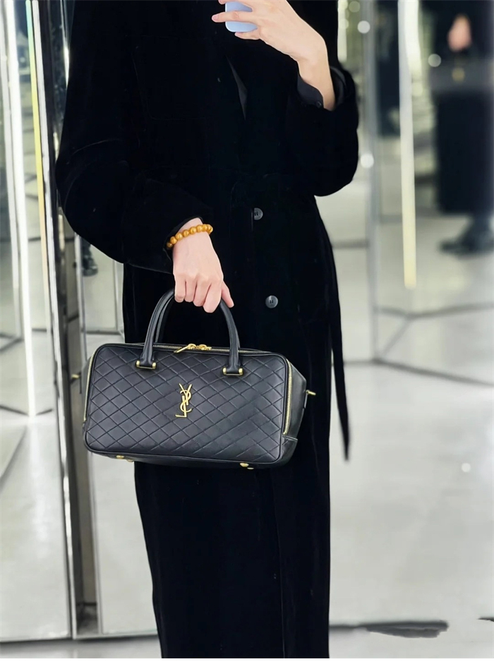 생로랑 리아 르 카산드라 퀼팅 더플백