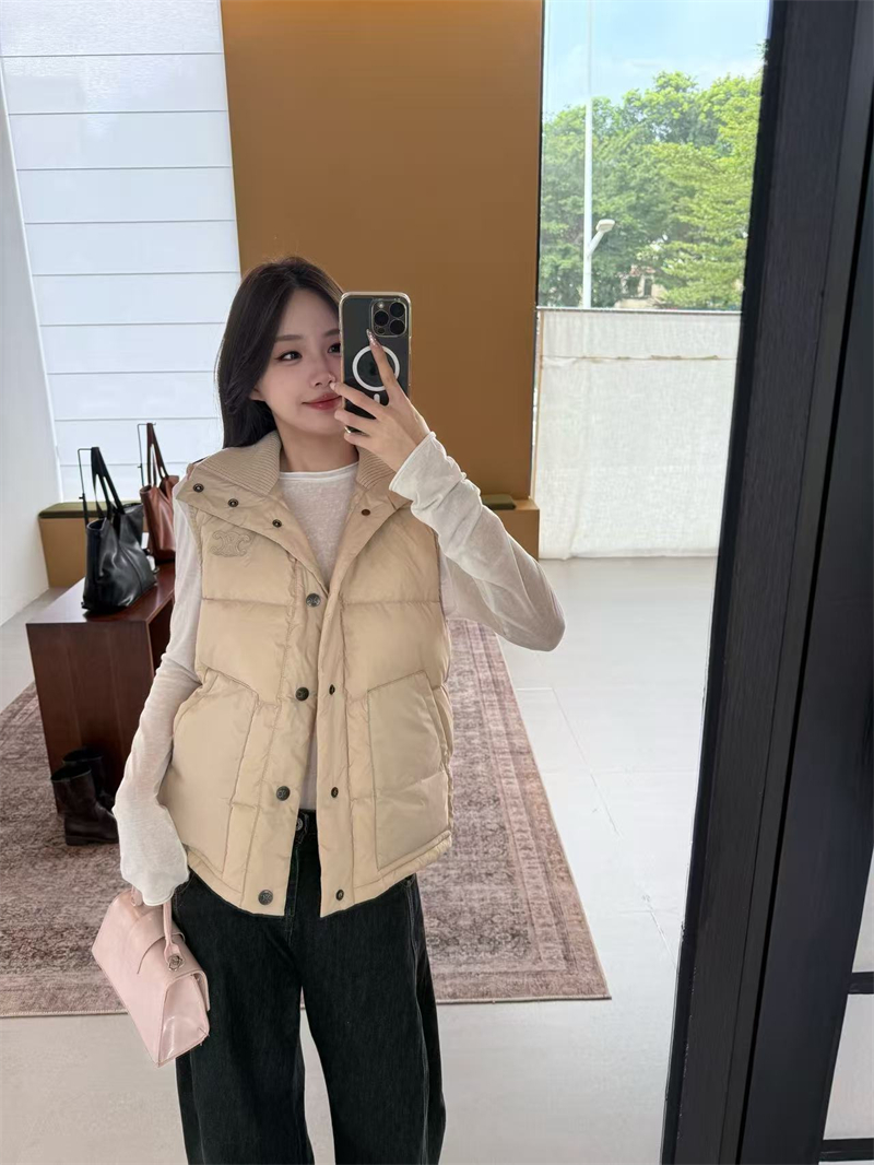 셀린느 트리옹프 로고 슬리브리스 다운 질렛 패딩 조끼