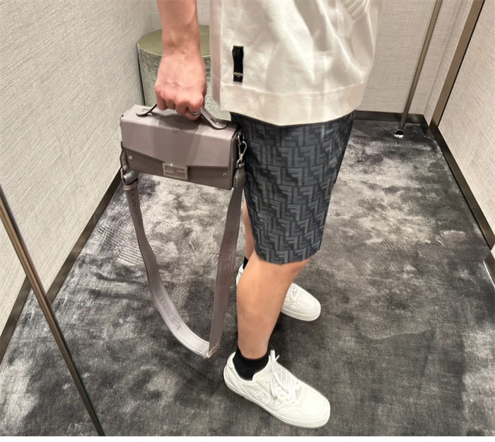 펜디 스텝 레더 스니커즈