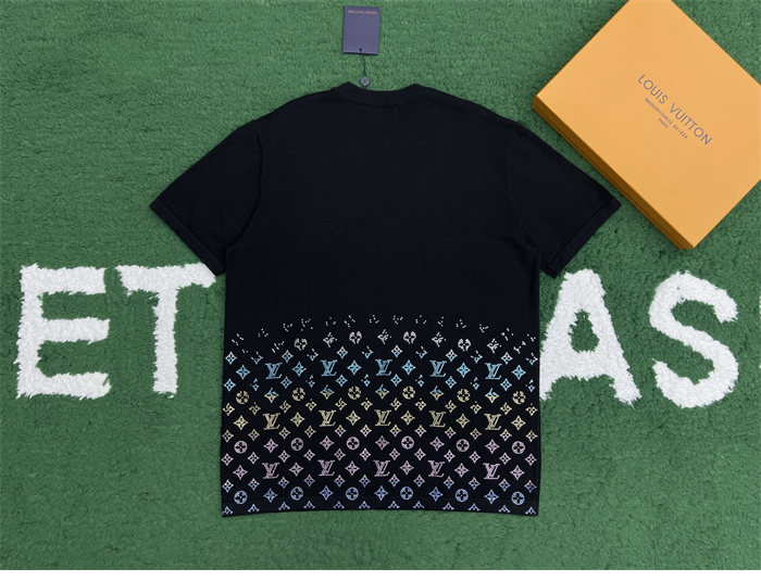 루이비통 라인스톤 크리스탈 모노그램 그라디언트 엠벨리시드 반팔 티셔츠