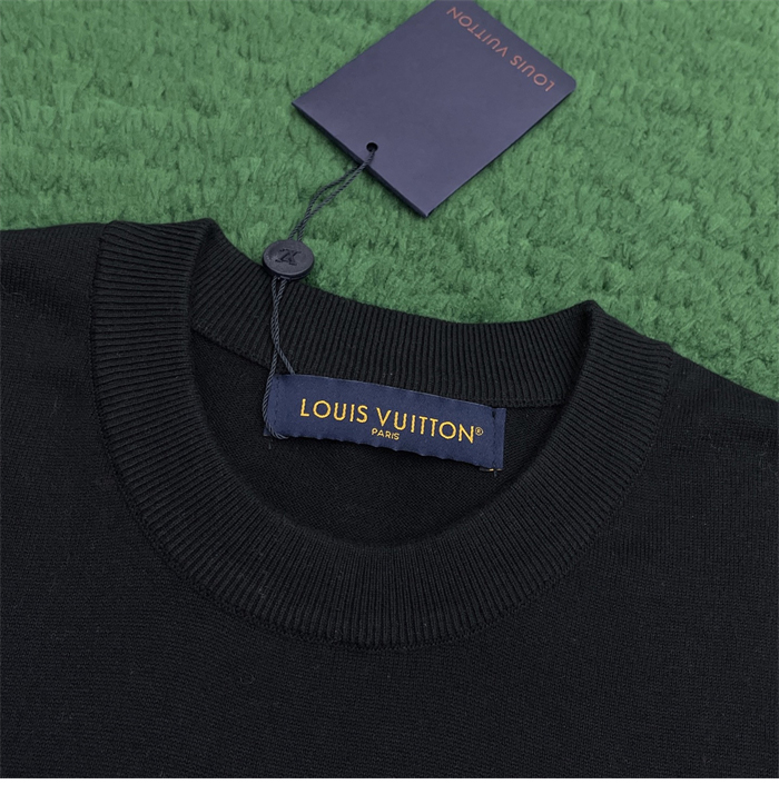 루이비통 라인스톤 크리스탈 모노그램 그라디언트 엠벨리시드 반팔 티셔츠