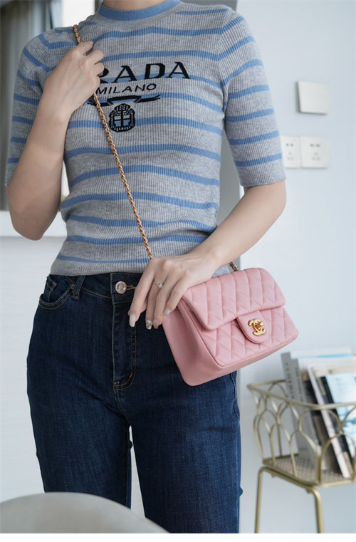 샤넬 클래식 뉴미니 캐비어 금장