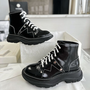 알렉산더 맥퀸 트레드 레이스 업 부츠