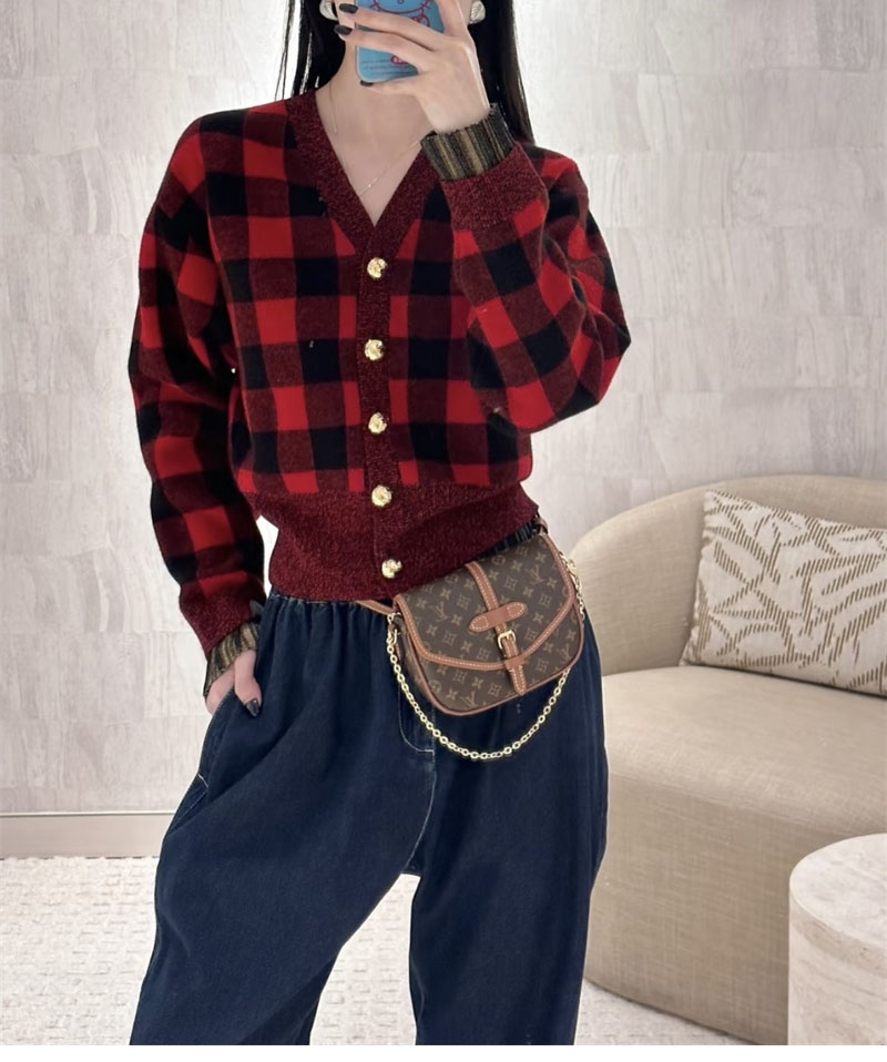 루이비통 그래픽 체크 니트 가디건