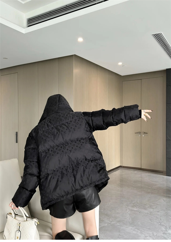루이비통 24FW 모노그램 푸퍼 자켓