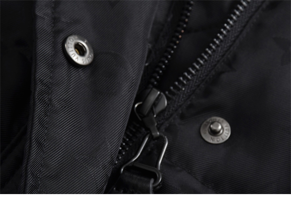 루이비통 24FW 모노그램 푸퍼 자켓