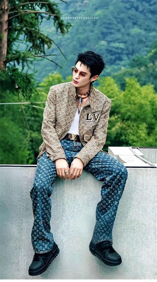 루이비통 25SS 모노그램 데님 테일러드 팬츠