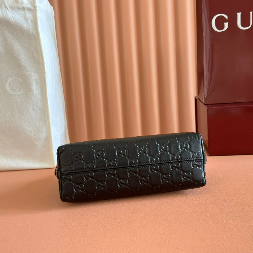 Gucci GG Emblem Shoulder