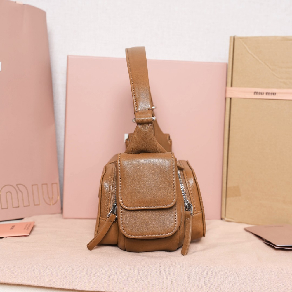 미우미우 Nappa Leather Pocket