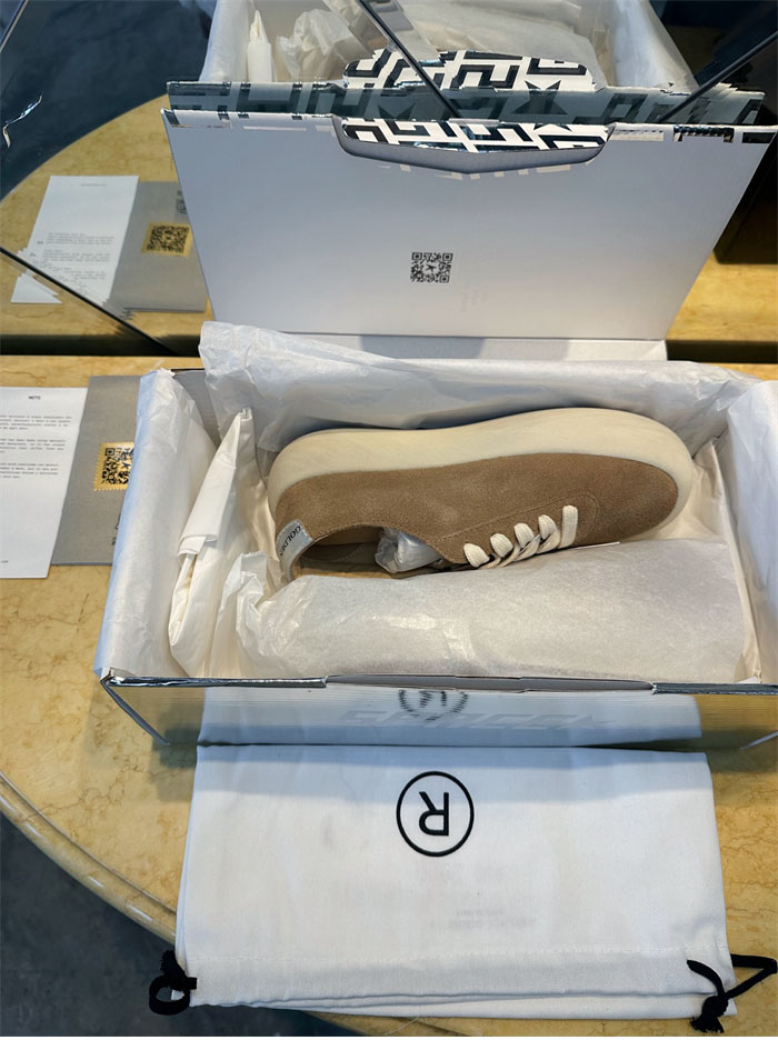 골든구스 스페이스 스웨이드 시어링 스니커즈