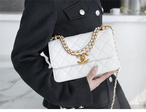 샤넬 24c ???? CF 플랩백 22cm 화이트