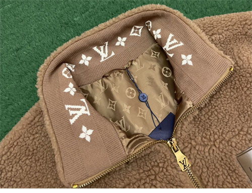 루이비통 로고 패치 후리스 블루종 2컬러