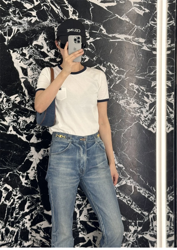 셀린느 70’s 트리옹프 자수 반팔 티셔츠